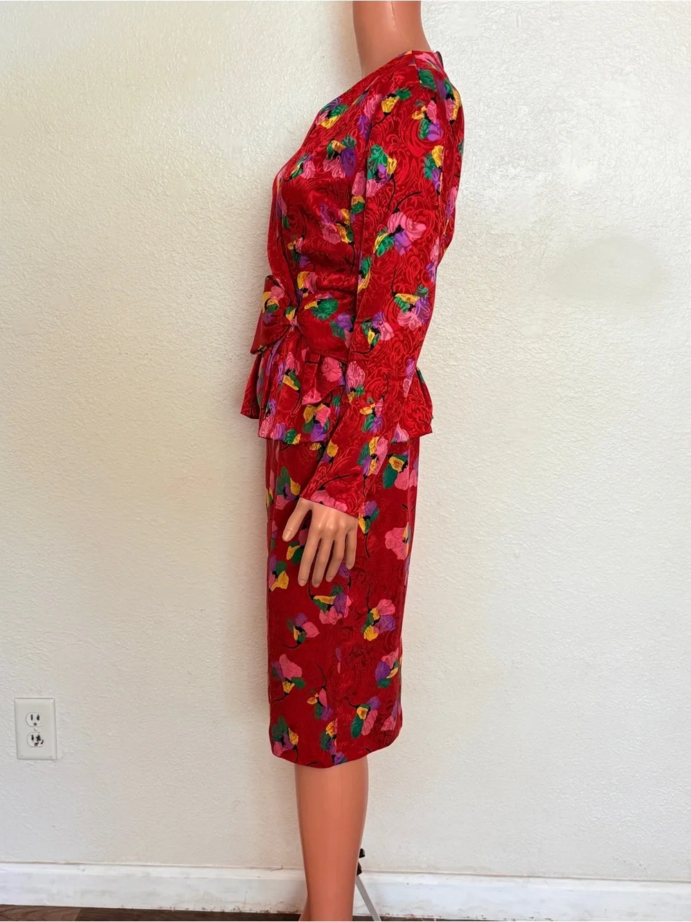Vtg 100% Silk Red Floral Skirt Suit Set Sz 4